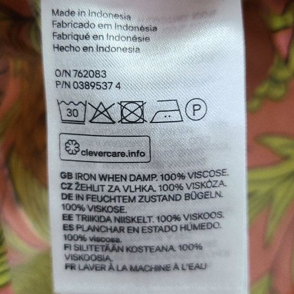 New! H&M Floral Tee - Picture 6 of 6